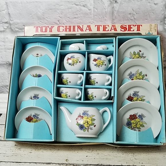 Vintage Toy China Tea Set Floral pattern NIB - Picture 2 of 8